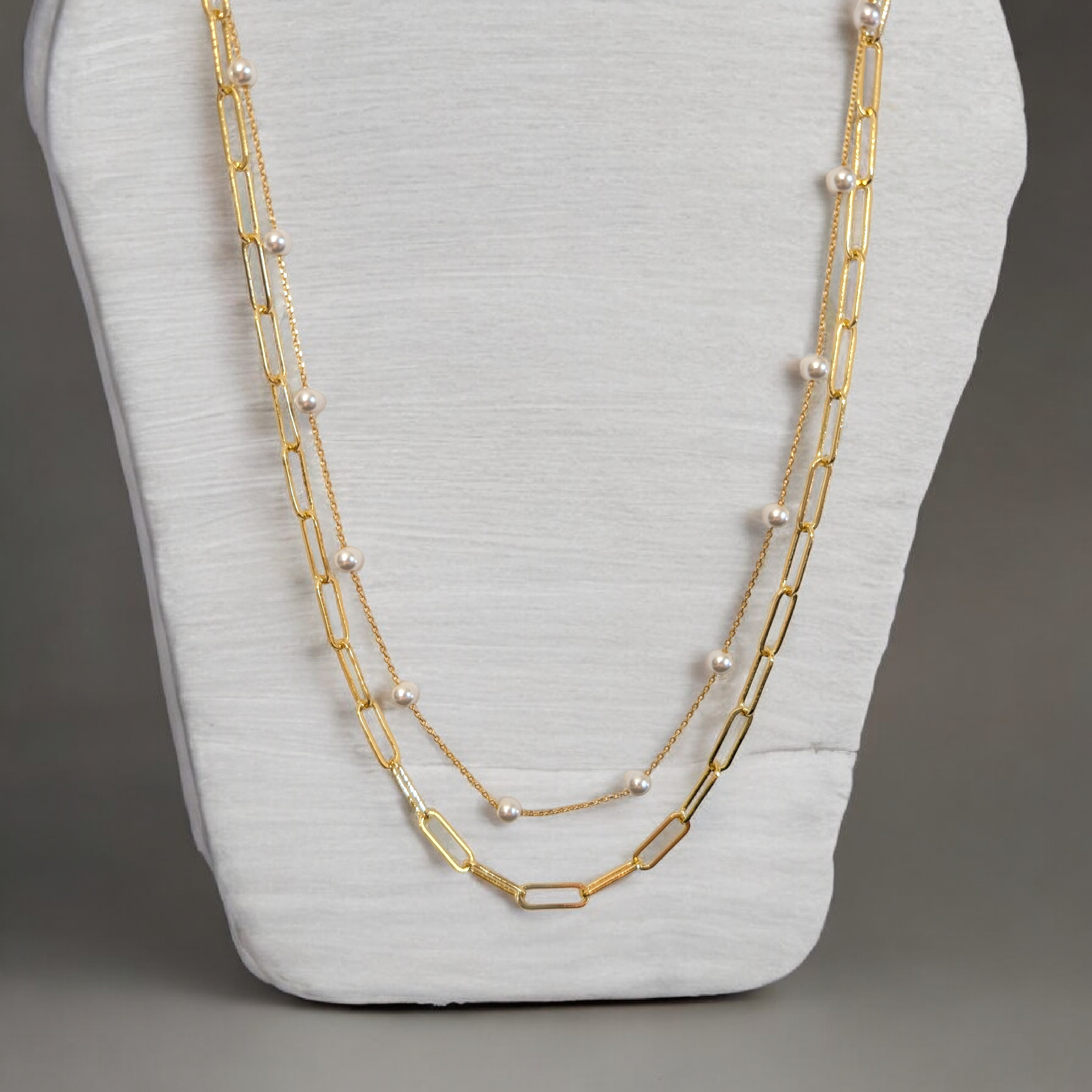 Gold layered chain necklace with pearls 